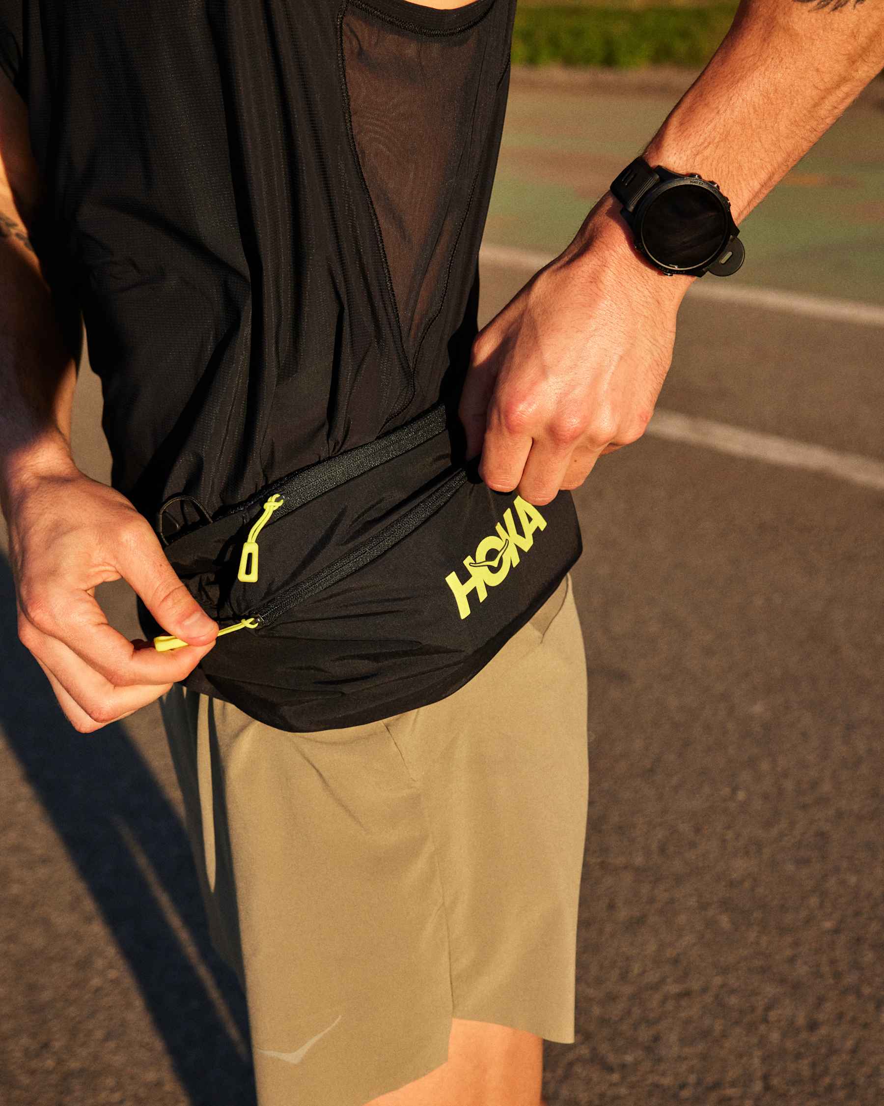 1147311-PNKT_05.jpg Hoka Hip Pack 2.5L - Image 4